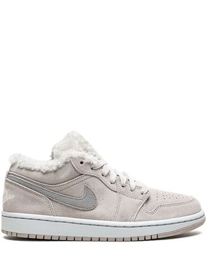 Jordan baskets Air Jordan 1 Low SE "Sherpa Fleece" - Gris