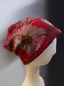 Boheemse muts rood bloem - Winter - Spiritueelboek.nl
