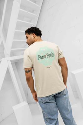 Pure Path Bold Emblem T-Shirt Heren Beige - Maat XL - Kleur: Beige | Soccerfanshop Pure Path Bold Emblem T-Shirt Heren Beige - Maat XL - Kleur: Beige | Soccerfanshop