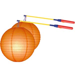 Sint Maarten 2x stuks oranje lampionnen 25 cm met 2x lampionstokjes