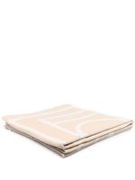 TOTEME serviette de bain en jacquard à motif monogrammé - Tons neutres