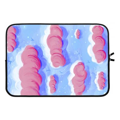 Roze wolken met vogels: Laptop sleeve 13 inch