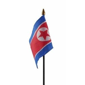 Noord Korea - mini vlaggetje van 10 x 15 cm op stokje - Landen vlag - H27 cm