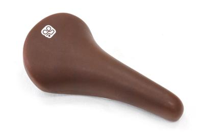 Csepel Puhos Zadel - Bruin Csepel Puhos Zadel - Bruin