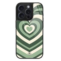 iPhone 15 Pro glazen hardcase - Hart swirl groen iPhone 15 Pro glazen hardcase - Hart swirl groen