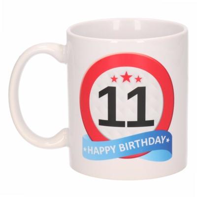 11 jaar Verjaardag koffiemok - cadeau beker - stopbord print - 300 ml - keramiek - wit 11 jaar Verjaardag koffiemok - cadeau beker - stopbord print - 300 ml - keramiek - wit