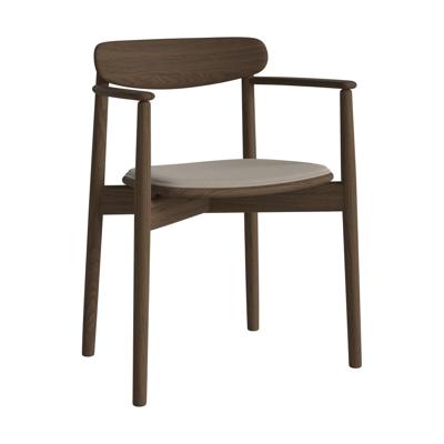 Bolia Merge eetkamerstoel met arm Soil Sand donker geolied eiken