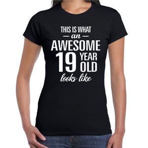 Awesome 19 year / 19 jaar cadeau t-shirt zwart dames