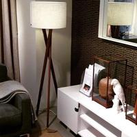 Staande lamp driepoot hout &apos;Vega&apos; By Rydens walnoot hout modern E27 fitting 160mm
