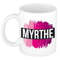 Myrthe naam cadeau koffie mok - beker - met roze verfstrepen - Cadeau collega - moederdag