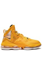 Nike baskets montantes LeBron 19 - Orange