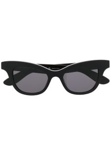 Alexander McQueen Eyewear lunettes de soleil teintées à monture papillon - Noir