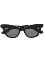 Alexander McQueen Eyewear lunettes de soleil teintées à monture papillon - Noir