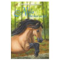 Uitgeverij Kluitman Gouden paarden: nola met hart en ziel