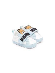 Moschino Kids baskets en cuir à logo brodé - Blanc