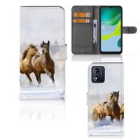 Motorola Moto E13 4G | Telefoonhoesje | Met pasjeshouder | Paarden
