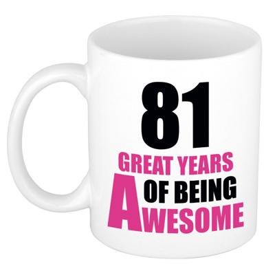 Verjaardag 81 jaar Koffiemok Cadeau - Great years of being awesome - wit/roze - voor dames
