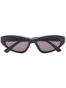 Balenciaga Eyewear lunettes de soleil Twist à logo imprimé - Noir