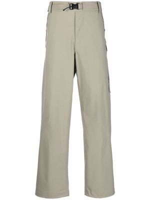 C.P. Company pantalon ceinturé ample à patch logo - Vert