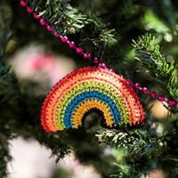 Haakpatroon Regenboog Kerstboomhanger