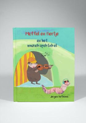 Moffel en Piertje en het muziekspektakel (Hardback)
