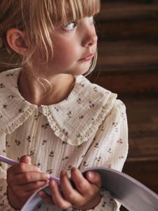Meisjesblouse van katoenen gaas met kraag met Engels borduurwerk ecru