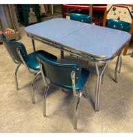 Vintage Keukentafel Fifties Met 4 Nieuwe Blauwe Stoelen Vintage Keukentafel Fifties Met 4 Nieuwe Blauwe Stoelen