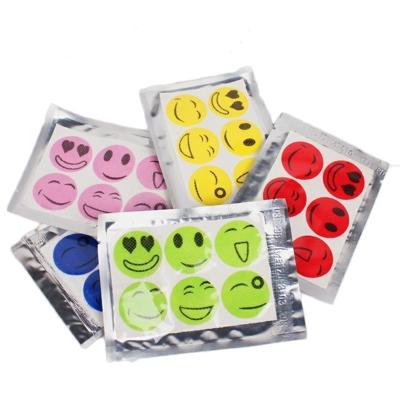 10 stuks mug stickers DIY muggenspray stickers patches cartoon glimlachend gezicht drive Repeller (kleur willekeurige levering)
