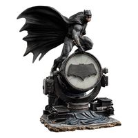 Zack Snyder's Justice League Deluxe Art Scale Statue 1/10 Batman on Batsignal 28 cm - thumbnail