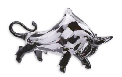 A MURANO STYLE GLASS FIGURINE OF A BULL