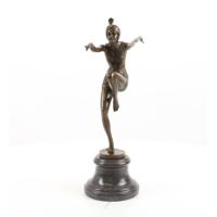 EEN BRONZEN BEELD GENAAMD CON BRIO