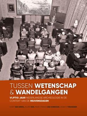 Tussen wetenschap en wandelgangen (Paperback)