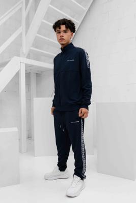 XPLCT X SFS Creative Trainingspak Heren Donkerblauw - Maat XS - Kleur: DonkerblauwWit | Soccerfanshop