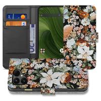 Stijlvol Dark Flowers Bookcase Hoesje voor Fairphone 6 met Pasjesruimte en Bescherming