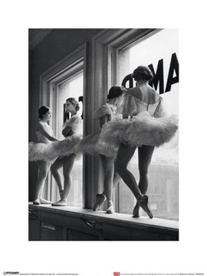 Kunstdruk Time Life Ballerinas in Window 30x40cm