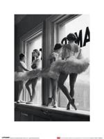 Kunstdruk Time Life Ballerinas in Window 30x40cm