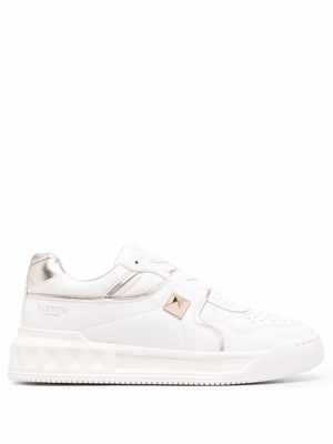 Valentino Garavani baskets One Stud XL en cuir - Blanc Valentino Garavani baskets One Stud XL en cuir - Blanc