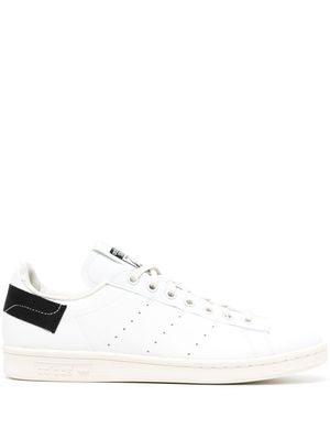 adidas baskets à patch logo - Blanc