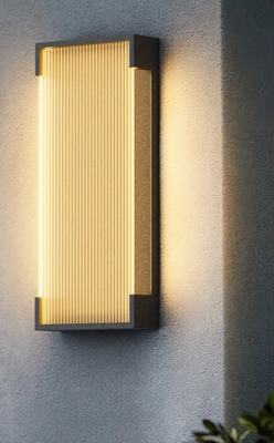 SolarSteel Wandlamp - Zonne-energie Buitenlamp in RVS SolarSteel Wandlamp - Zonne-energie Buitenlamp in RVS