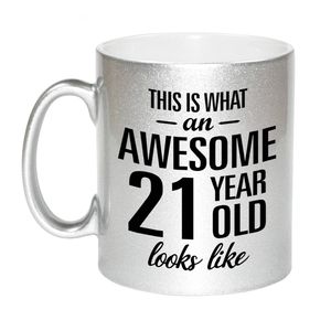 Zilveren Awesome 21 year cadeau mok / verjaardag beker 330 ml - feest mokken