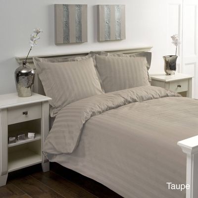 Papillon Dekbedovertrek Satijn Uni Taupe-2-persoons (200 x 200/220 cm) Papillon Dekbedovertrek Satijn Uni Taupe-2-persoons (200 x 200/220 cm)