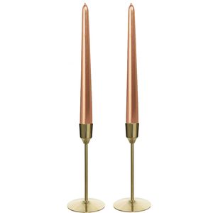 Kandelaars 2x aluminium goud 15 cm met 12x rose gouden dinerkaarsen