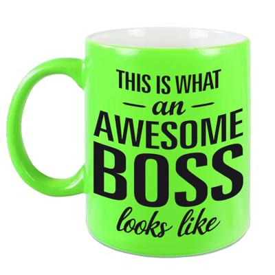 This is what an awesome boss looks like - tekst cadeau koffiemok - De Baas beker - 300 ml - neon gro