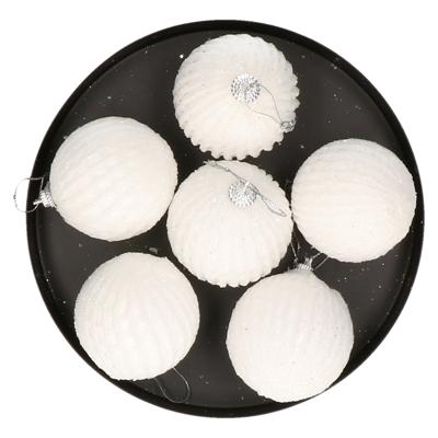 Krist+ gedecoreerde kerstballen - 6x st - wit relief - kunststof - 6 cm