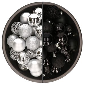 74x stuks kunststof kerstballen mix zilver en zwart 6 cm