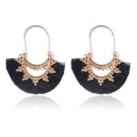 Deja Jewels Bohemian Goudkleurige Oorbellen met Zwarte Franje Waaierhangers