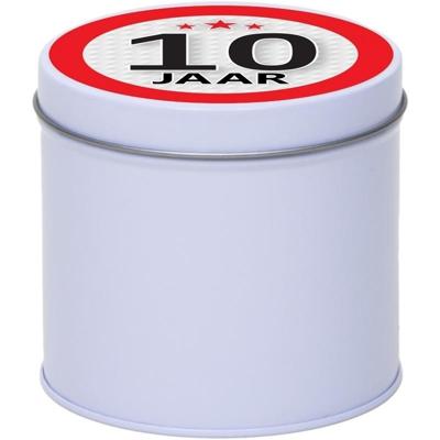 Cadeau koek of snoep blik - met 10 jaar opdruk sticker - 10 x 10 cm - Cadeauverpakking verjaardag