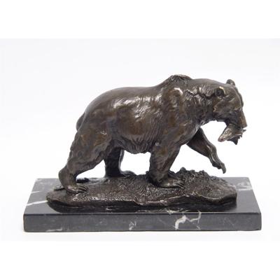 A BRONZE SCULPTURE OF A GRIZZLY BEAR