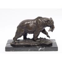 A BRONZE SCULPTURE OF A GRIZZLY BEAR