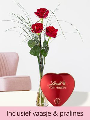 Drie rode rozen inclusief glasvaas en Lindt hart